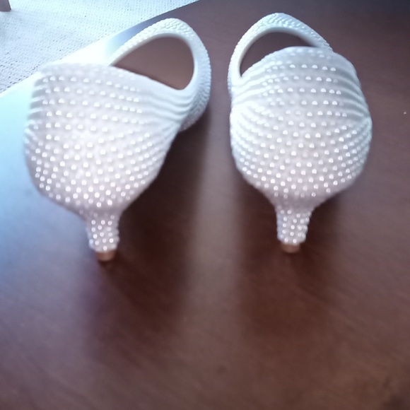 NEW Women's Pearl Pumps Wedding Heels White Size 8.5 - Picture 3 of 7